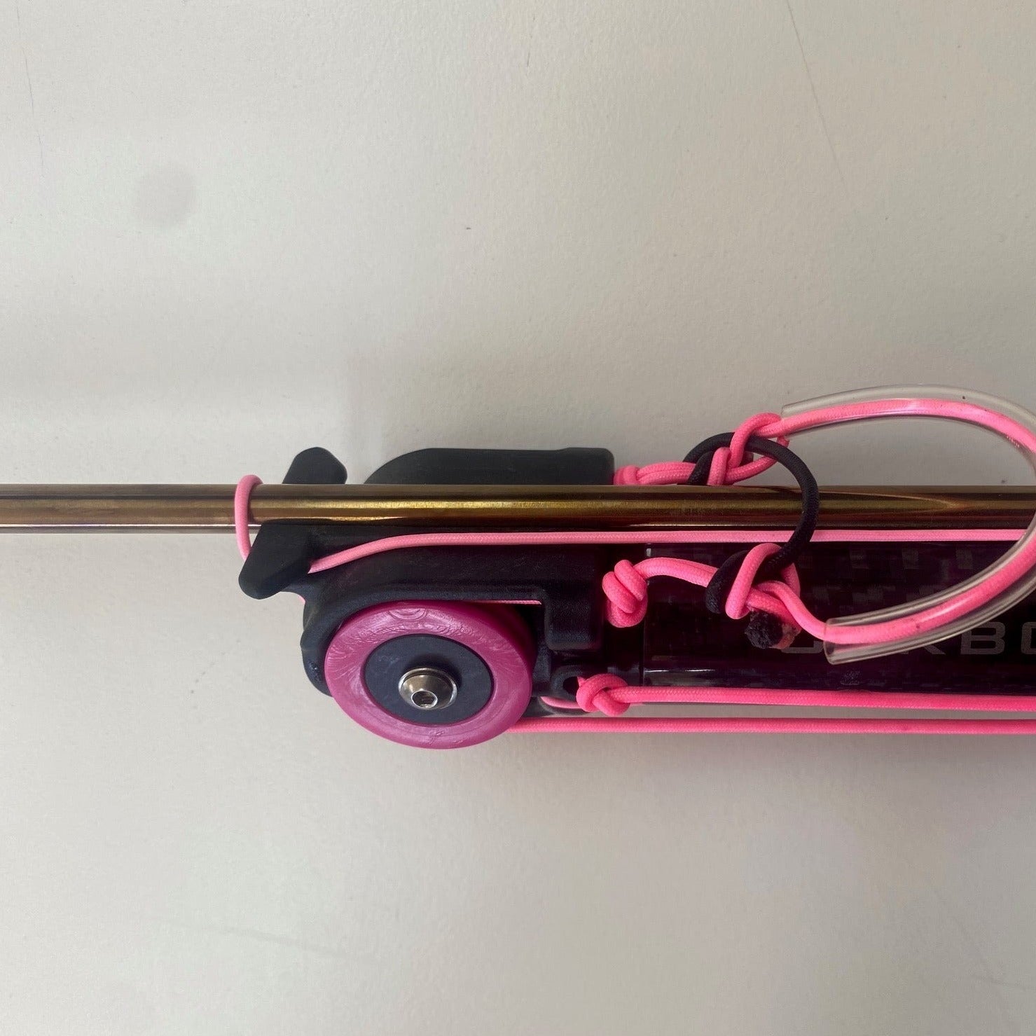 VIP GUN - THE PINK MOONFISH - 75cm GALARRA Carbon Fibre Inverted Roller Speargun